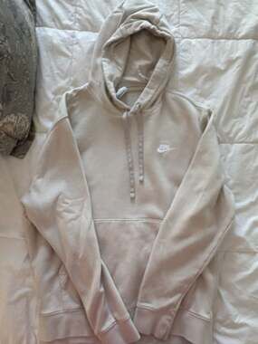 Nike Sportswear Club Fleece Pullover Hoodie in Sanddrift/Sail